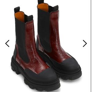 CLEATED MID CHELSEA BOOTS in COGNAC